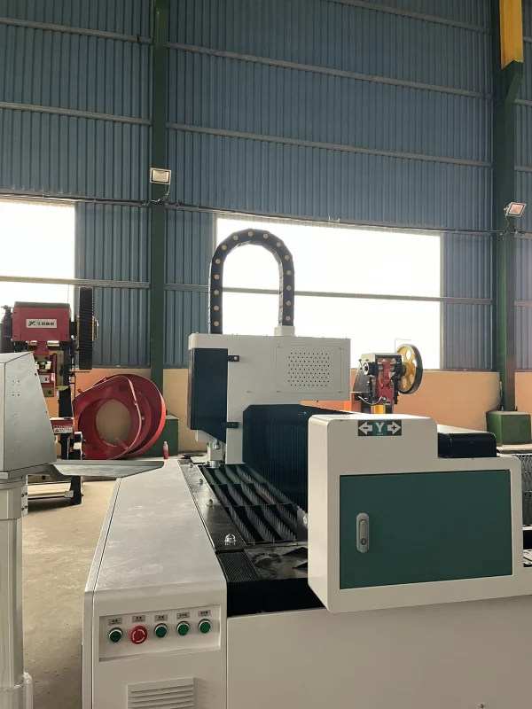 Máy cắt laser fiber 1500W CT-QA-3015