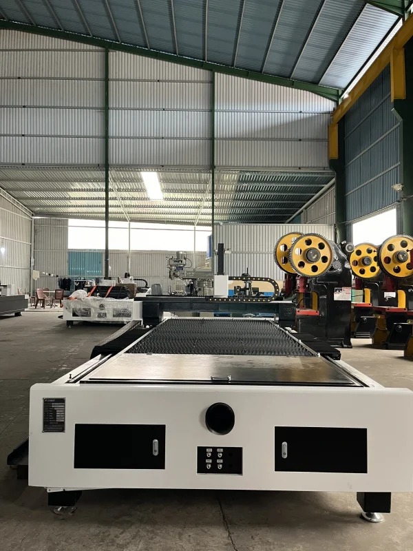 Máy cắt laser fiber 1500W CT-QA-3015